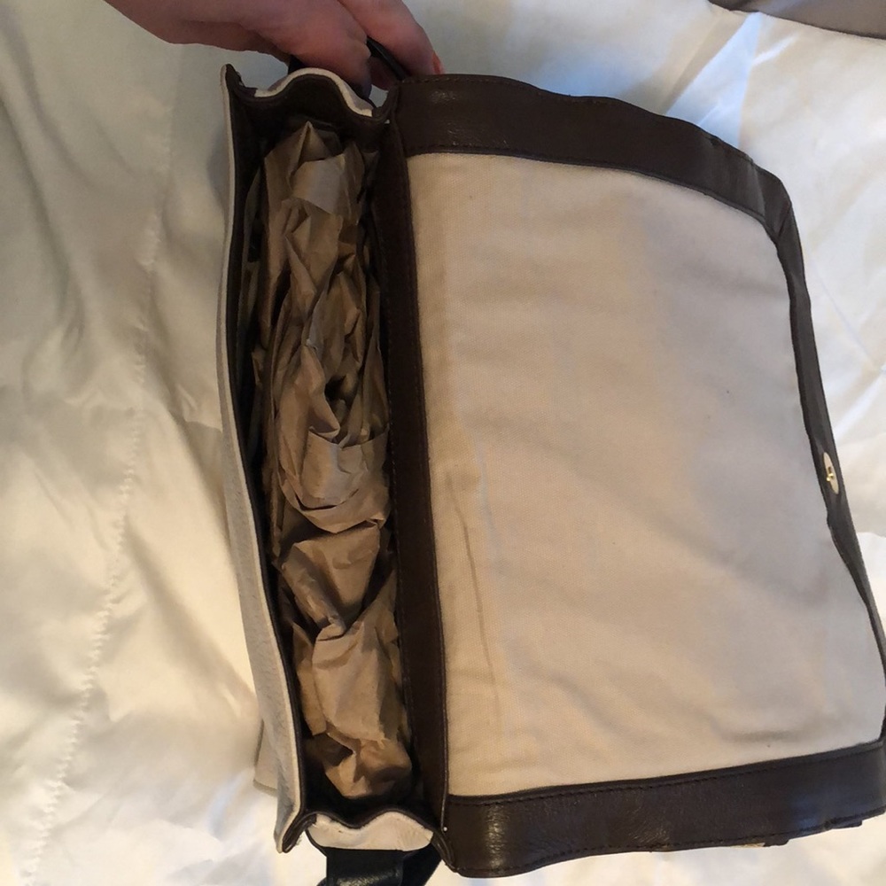 Tori Burch faux tan leather with brown detail - Picture 5 of 7